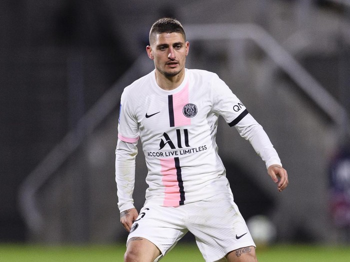 CLERMONT-FERRAND, FRANCE - APRIL 09: Marco Verratti of Paris Saint Germain walks in the field during the Ligue 1 Uber Eats match between Clermont Foot and Paris Saint Germain at Stade Gabriel Montpied on April 9, 2022 in Clermont-Ferrand, France. (Photo by Marcio Machado/Eurasia Sport Images/Getty Images)