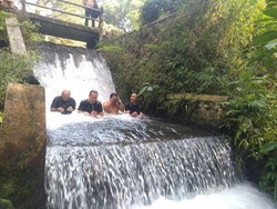 Wakil Bupati Rahmat Temani Cucu Soekarno Keliling Wisata di Blitar