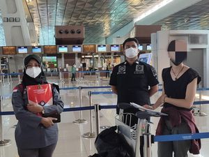Langgar Aturan, Turis Wanita Prancis Dideportasi dari Cianjur Langgar Aturan, Turis Wanita Prancis Dideportasi dari Cianjur