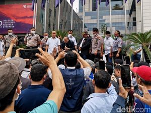 Temui Pendemo, Zulhas: Mau Nggak Saya Undang Makan ke Rumah?