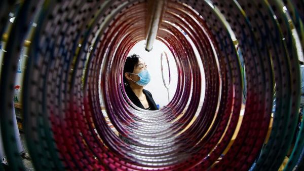 Begini Proses Pembuatan Raket Bulutangkis, Penasaran?