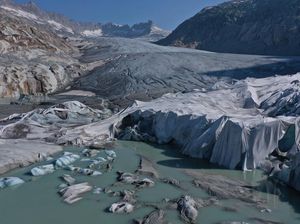 Gletser Runtuh di Pegunungan Alpen Italia, 6 Orang Tewas-8 Terluka Gletser Runtuh di Pegunungan Alpen Italia, 6 Orang Tewas-8 Terluka