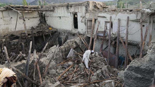 Gempa Afghanistan Luluh Lantakkan Ribuan Rumah