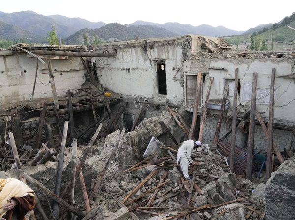 Gempa Afghanistan Luluh Lantakkan Ribuan Rumah
