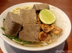 Icip-icip Bakso Unik di Denpasar, Bentuknya Kotak Lho Icip-icip Bakso Unik di Denpasar, Bentuknya Kotak Lho