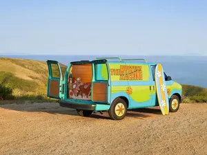 Potret Mystery Machine Scooby-Doo, Penginapan Terbaru Airbnb