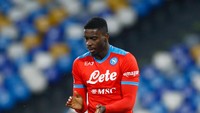 Axel Tuanzebe juga didatangkan Napoli dari Manchester United pada musim 2021/2022, namun Kongo itu kesulitan karena minim bermain. (Foto: (Getty Images))