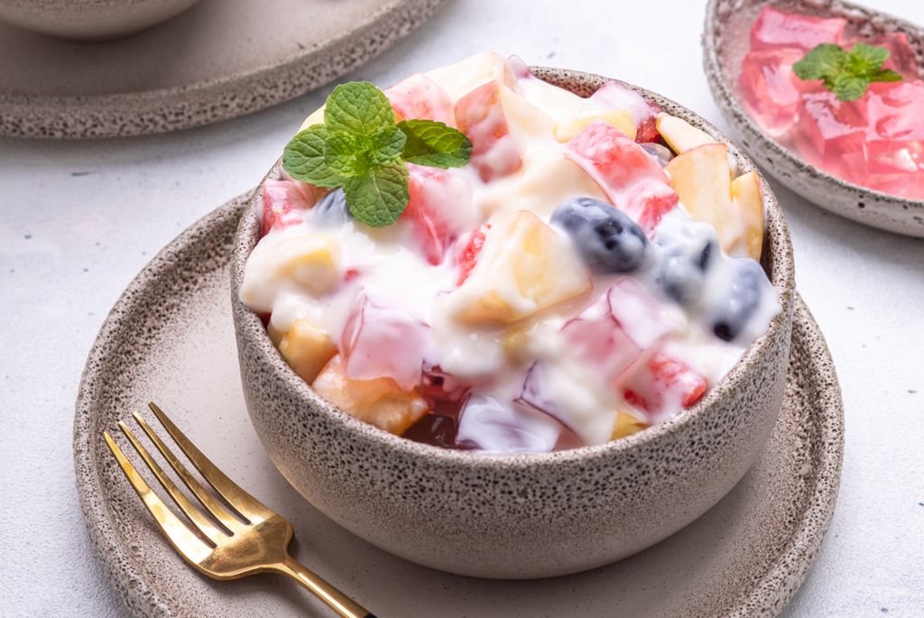 Cara membuat salad buah yang enak dan praktis