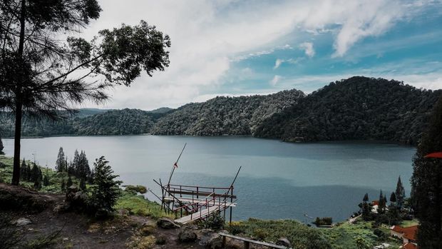 Danau Lau Kawar di Berastagi Danau Lau Kawar di Berastagi