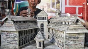Dari Koran Bekas, Perajin di Gresik Ini Raup Cuan Jutaan Rupiah