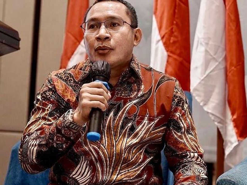 PD soal Dukung Jokowi-Gandeng Pengkritik: Hasto Terlalu Urusi Partai Lain