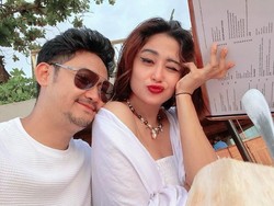 Klarifikasi Angga Wijaya soal Sunat Honor-Palsukan Tanda Tangan Dewi Perssik