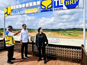Jokowi Tinjau Pembangunan Bendungan Penangkal Banjir di IKN