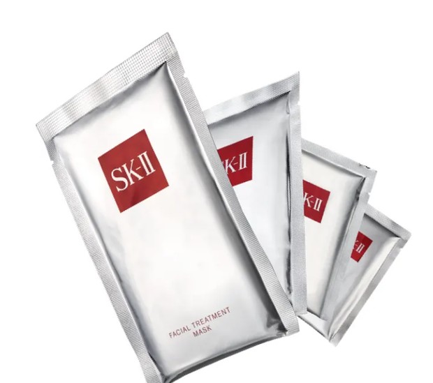 Facial treatment mask/Foto: sk-ii.co.id Produk sheet mask dari SK-II mengandung bahan alami dan PITERA TM.