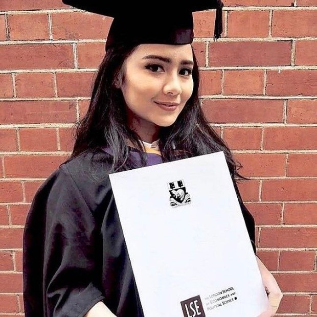 Gita Gutawa berhasil meraih gelar S2 di London School of Economics and Political Science, Inggris