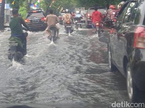 Hujan Rabu Malam, Banjir Masih Genangi Medan Selayang Pagi Ini Hujan Rabu Malam, Banjir Masih Genangi Medan Selayang Pagi Ini