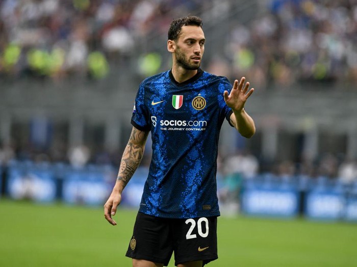 MILAN, ITALY - MAY 22: Hakan Calhanoglu of FC Internazionale during the Italian Serie A football championship match between FC Internazionale and Sampdoria in Milan, Italy on May 22, 2022. (Photo by Piero Cruciatti/Anadolu Agency via Getty Images)
