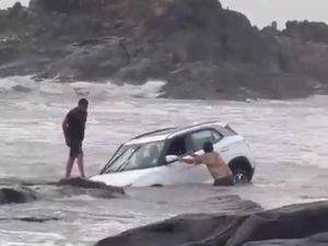 Turis Nekat Bawa Hyundai Creta ke Pantai, Ending-nya Bikin Nyesek