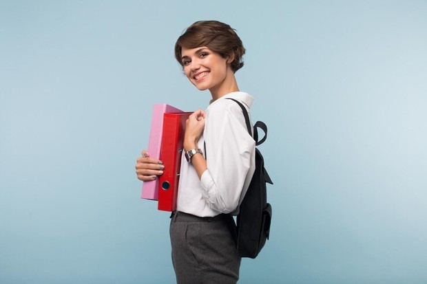 Ilustrasi mahasiswa rajin/ Foto: Freepik.com/garetsvisual