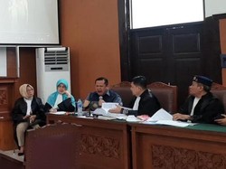 Memanas! Irjen Napoleon Gebrak Meja saat M Kace Bersaksi di Sidang