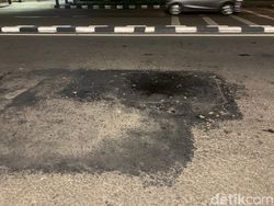 Terus Ketetesan Air, Ini Kondisi Aspal Kolong Rel Metropole yang Bocor