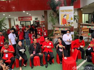 PDIP Panggil Tukang Bakso ke Rakernas, Mega dan Puan Makan Langsung