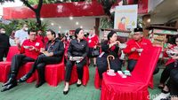 Potret Megawati Makan Bakso Bareng Puan Maharani dkk