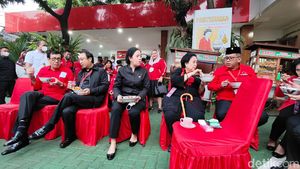 Potret Megawati Makan Bakso Bareng Puan Maharani dkk