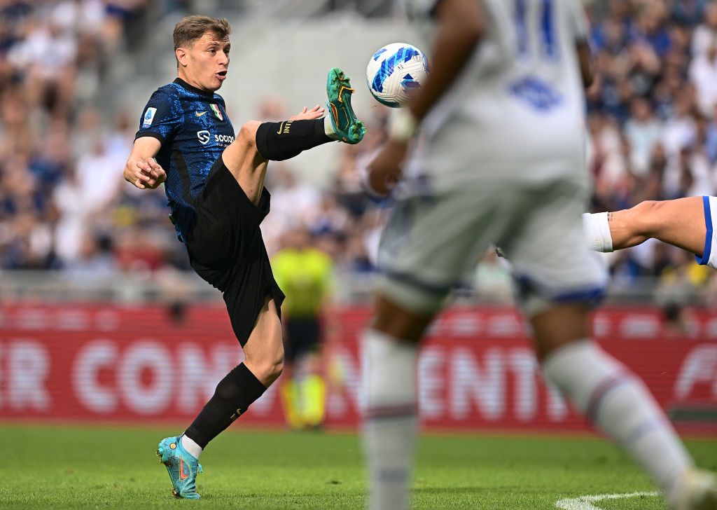 MILAN, ITALY - MAY 22: Nicolo Barella of FC Internazionale in action during the Serie A match between FC Internazionale and UC Sampdoria at Stadio Giuseppe Meazza on May 22, 2022 in Milan, Italy. (Photo by Mattia Ozbot - Inter/Inter via Getty Images)