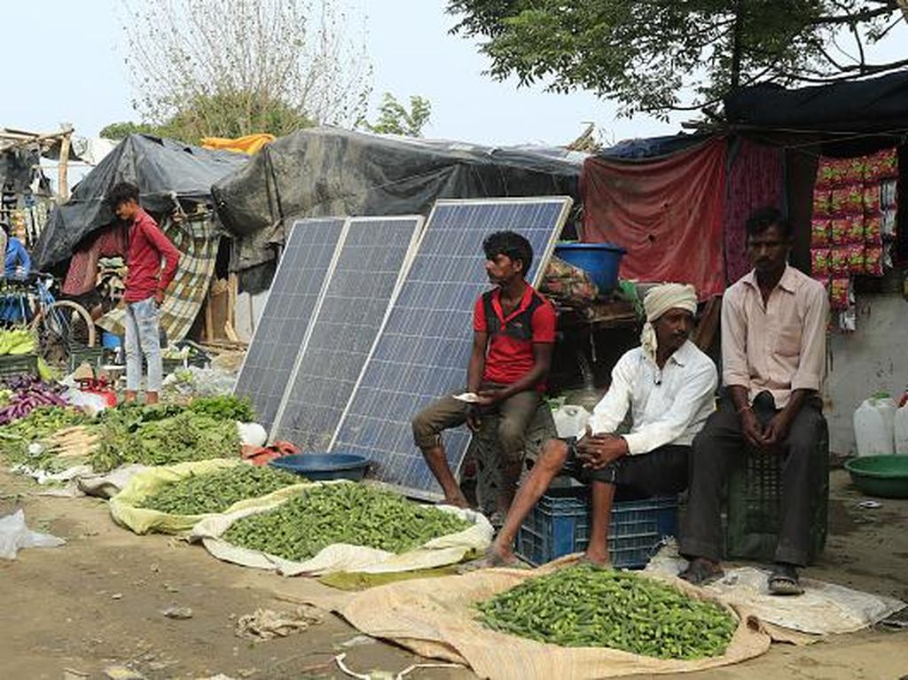 Deretan Rumah Gubuk di India Pakai Tenaga Surya, Ini Fotonya Deretan Rumah Gubuk di India Pakai Tenaga Surya, Ini Fotonya