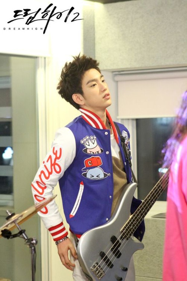 Potret Jin Young dalam drama Dream High 2