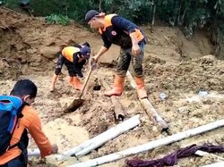 Pencarian Korban Tertimbun Longsor di Pamijahan Bogor Dilanjut Besok