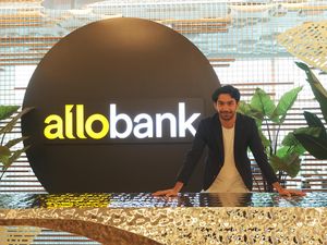 Kisah Menarik Reza Rahadian Didapuk Jadi CSO Allo Bank