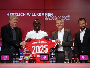 Transfer Sadio Mane ke Bayern Dicibir, Bos Dortmund Marah