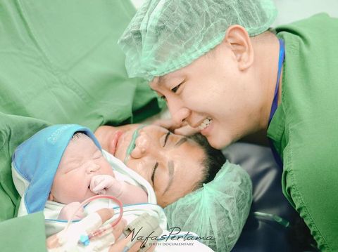 Selamat, Regina Ivanova Melahirkan Anak Pertama