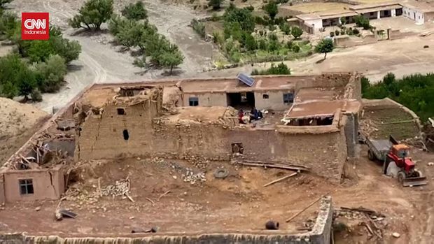 Citra udara tunjukkan rumah-rumah yang hancur pasca gempa dahsyat di Afghanistan pada Rabu (22/6).