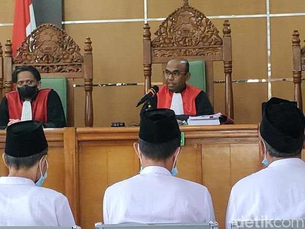 Berbaju Putih dan Peci Hitam, 3 Jenderal NII Garut Divonis Penjara