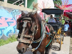 Kirab Berkuda ke Makam Leluhur Sambut Apitan Sedekah Bumi Ngemplak Kudus