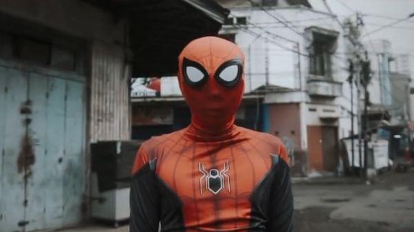 7 Foto Prewedding Viral ala Spiderman, Awalnya Keren Endingnya Bikin Ngakak