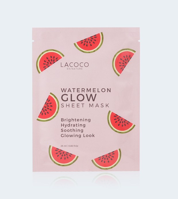 Watermelon glow sheet mask/Foto: instagram.com/lacoco.id Sheet mask dari lacoco mengandung bahan alami seperti ekstrak semangka, daun wasabi, minyak kelapa, serta bunga Gadenia taitensis.