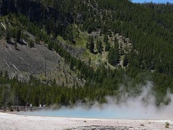 Masuk Taman Nasional Lewat Jalur Ilegal, Pasangan Lansia Celaka