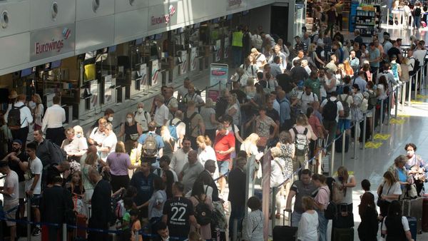 Nah Loh, Para Penumpang Menumpuk di Bandara Duesseldorf