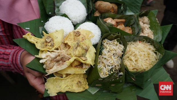 5 Kuliner Unik Khas Kulon Progo Nuk santri di kawasan Desa Wisata Purwosari, Kulon Progo dulu jadi sarana mengenang perjuangan para prajurit bersama Pangeran Diponegoro. Lauk pauknya tidak ada yang digoreng, hanya direbus atau diolah dengan bumbu bacem.