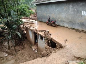 Korban Tertimbun Longsor di Leuwiliang Bogor Ditemukan Tewas Korban Tertimbun Longsor di Leuwiliang Bogor Ditemukan Tewas