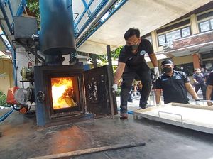 Polda Bali Bakar BB Narkoba Rp 56 Miliar Milik DPO Bule Australia Polda Bali Bakar BB Narkoba Rp 56 Miliar Milik DPO Bule Australia