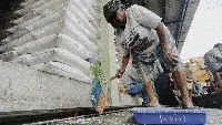 Asa Nenek Nur Si Pemungut Ceceran Beras