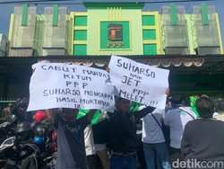 Puluhan Massa Demo di Kantor PPP Jatim Desak Ketum Suharso Monoarfa Mundur