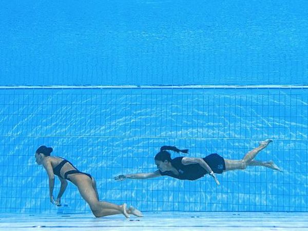 Momen Penyelamatan Perenang yang Pingsan di Kolam Kejuaraan Dunia
