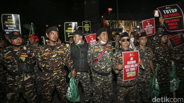 Foto-foto GP Ansor Geruduk Holywings Jakarta