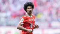 Serge Gnabry juga mulai tersisih di Bayern Munich. Ia baru sekali turun 90 menit di musim ini, dan baru tiga kali jadi starter di Bundesliga. Meski begitu, satu tempat di Timnas Jerman masih jadi miliknya.  Foto: Getty Images/Boris Streubel